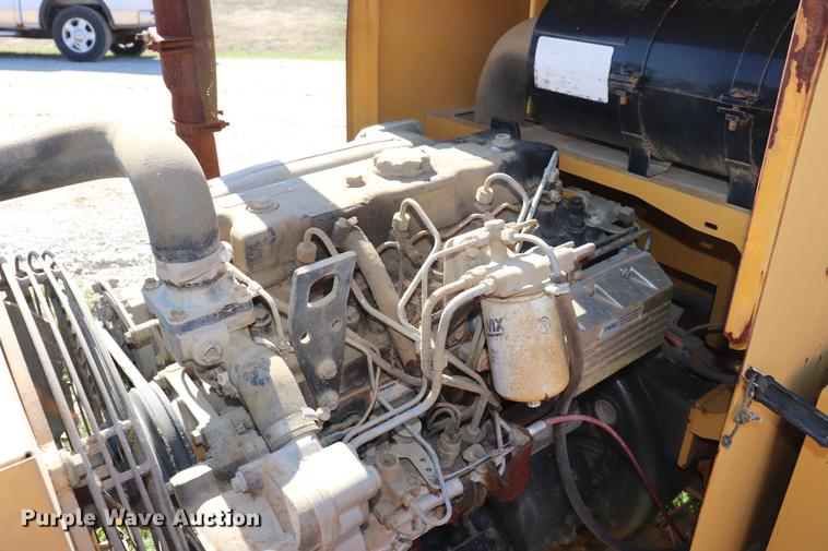 image for item EJ9765 1998 Vermeer BC1250A wood chipper