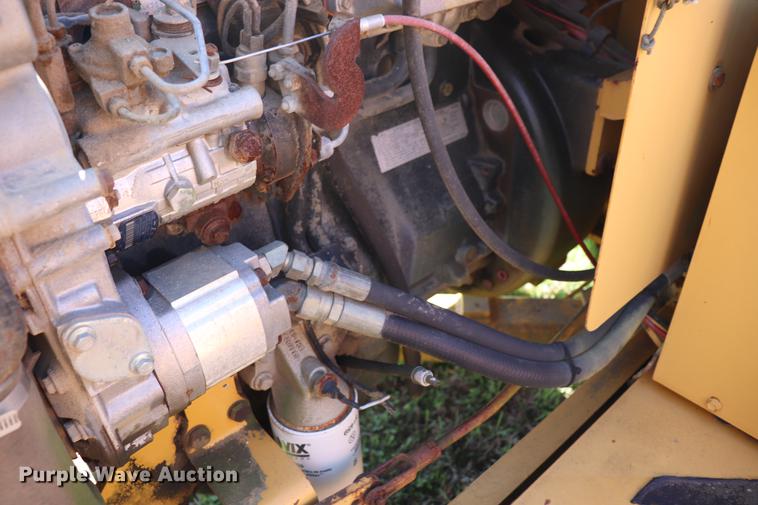 image for item EJ9765 1998 Vermeer BC1250A wood chipper