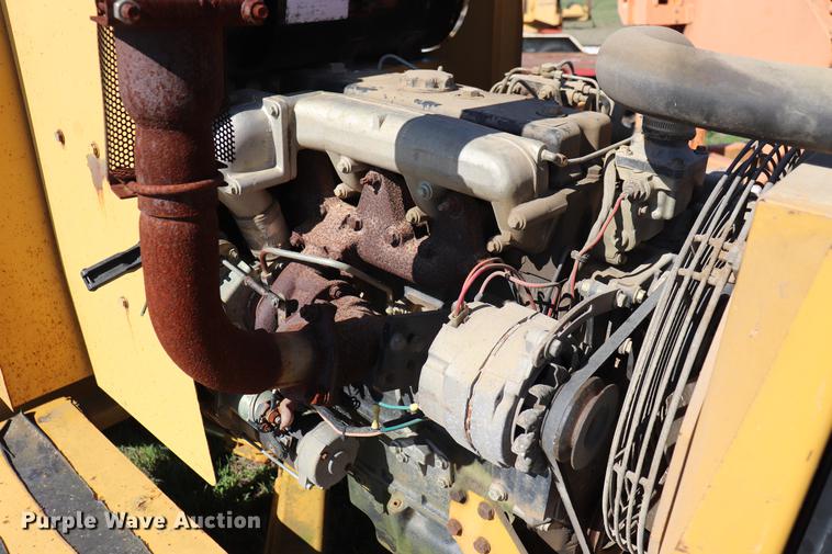 image for item EJ9765 1998 Vermeer BC1250A wood chipper