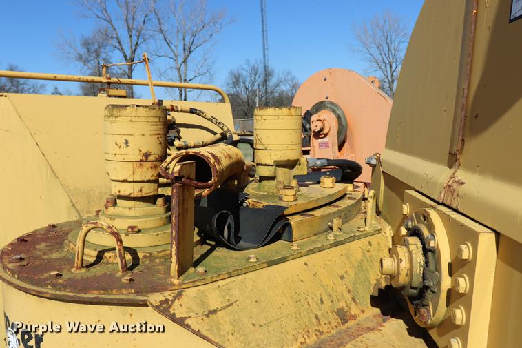 image for item EJ9765 1998 Vermeer BC1250A wood chipper