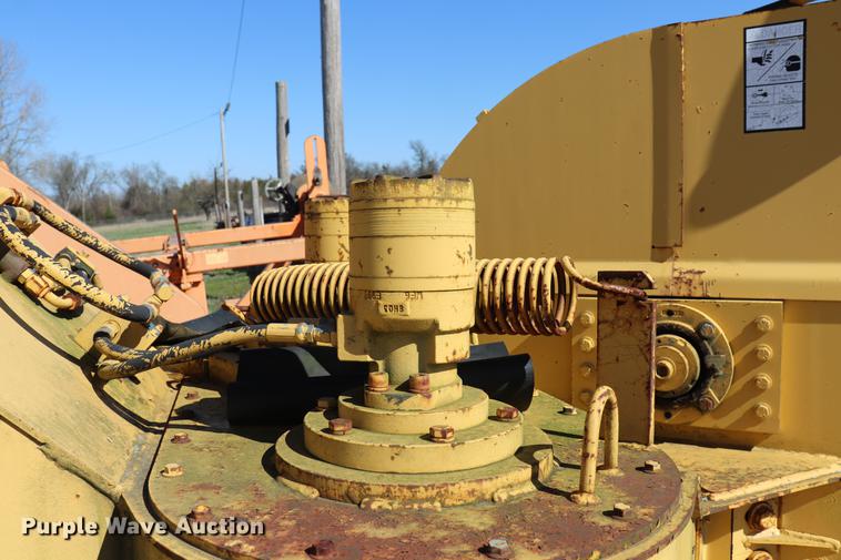 image for item EJ9765 1998 Vermeer BC1250A wood chipper