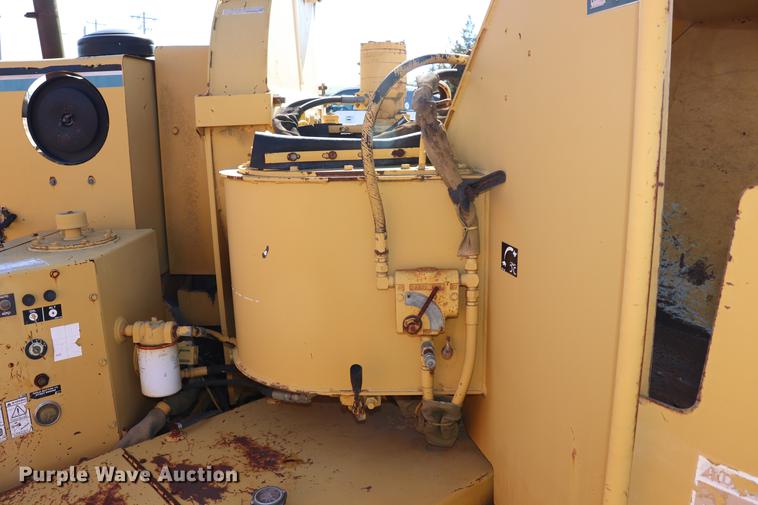 image for item EJ9765 1998 Vermeer BC1250A wood chipper