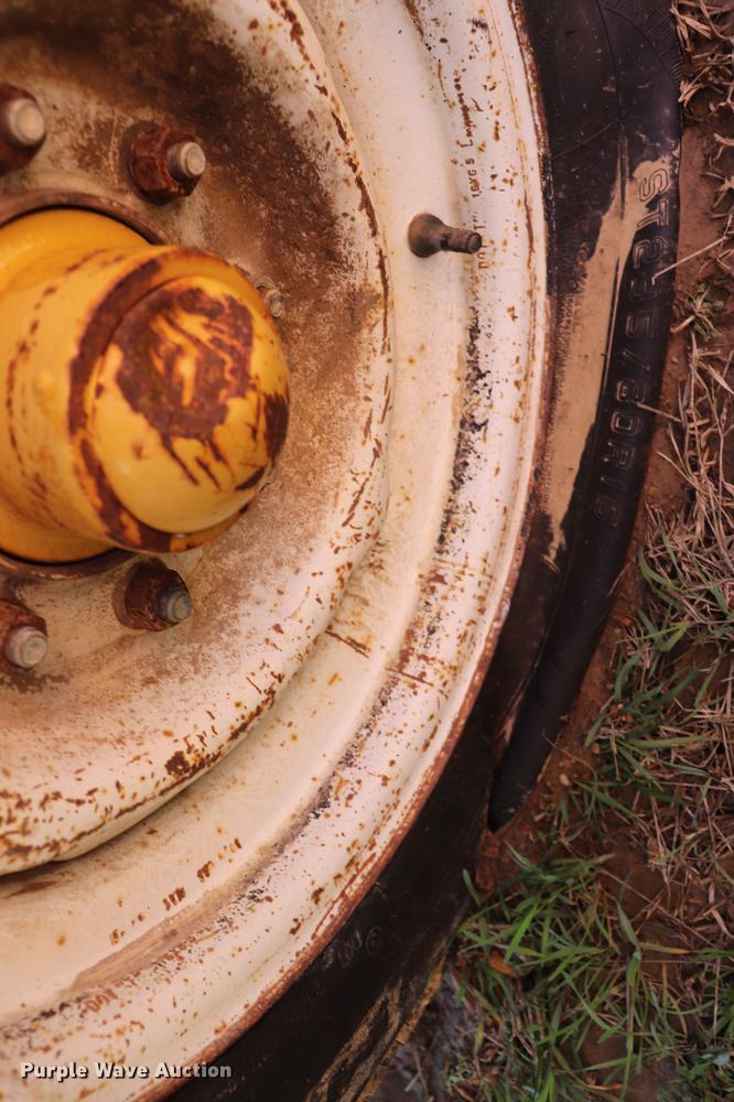 image for item EJ9765 1998 Vermeer BC1250A wood chipper