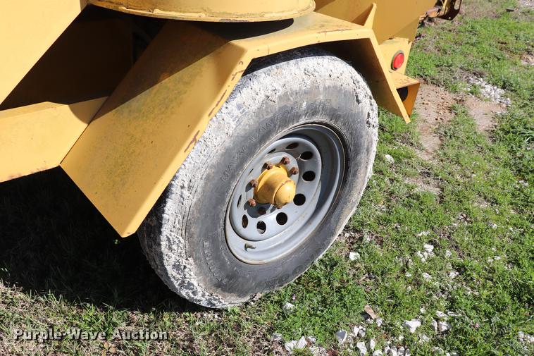 image for item EJ9765 1998 Vermeer BC1250A wood chipper