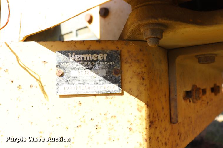 image for item EJ9765 1998 Vermeer BC1250A wood chipper