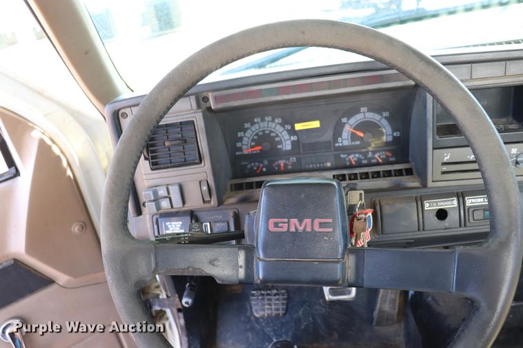 image for item EJ9769 1999 GMC C7500 bucket truck