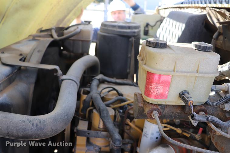 image for item EJ9769 1999 GMC C7500 bucket truck