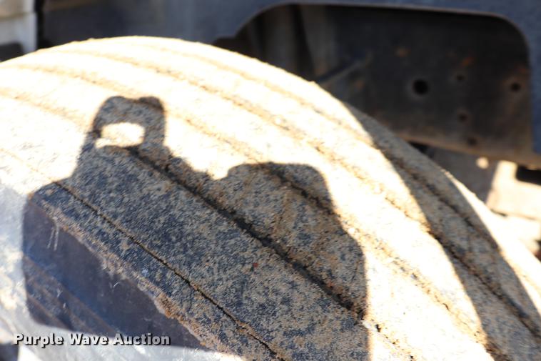 image for item EJ9769 1999 GMC C7500 bucket truck