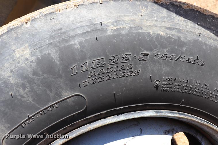 image for item EJ9769 1999 GMC C7500 bucket truck