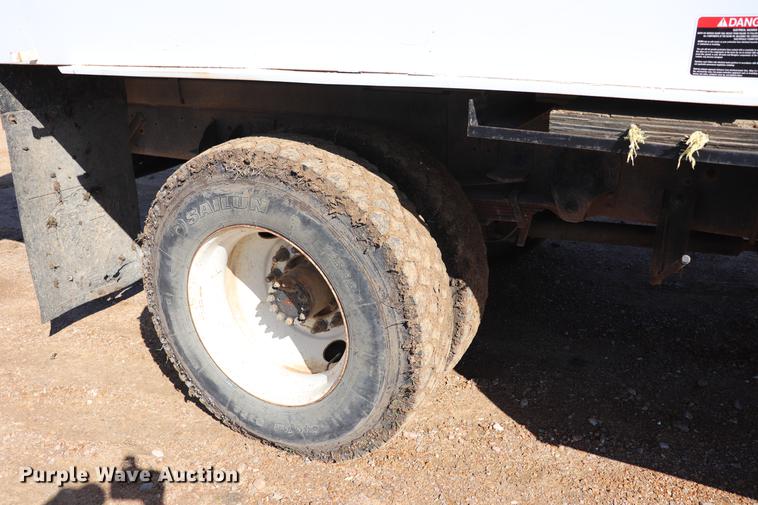 image for item EJ9769 1999 GMC C7500 bucket truck