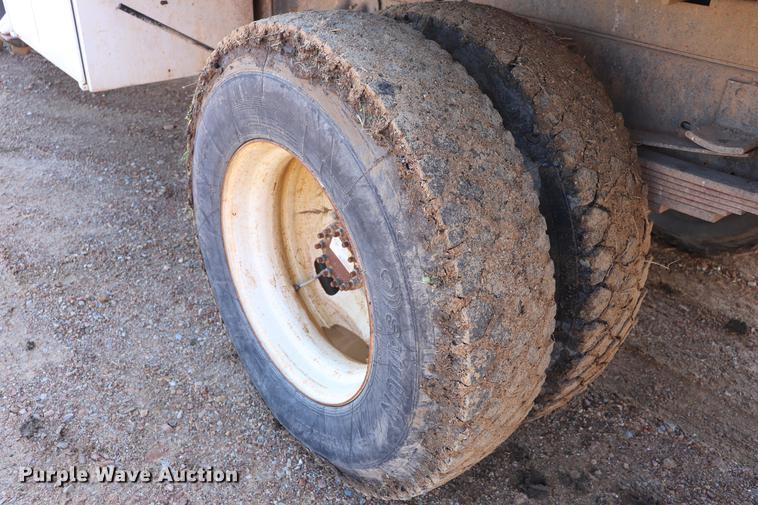 image for item EJ9769 1999 GMC C7500 bucket truck