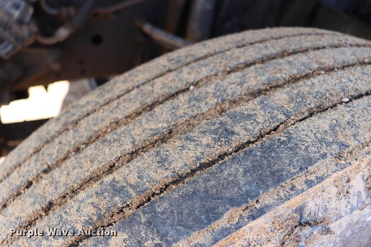 image for item EJ9769 1999 GMC C7500 bucket truck