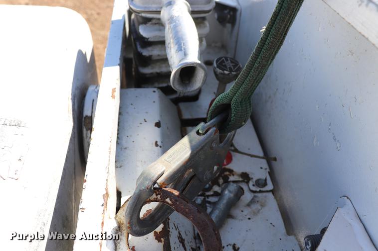 image for item EJ9769 1999 GMC C7500 bucket truck