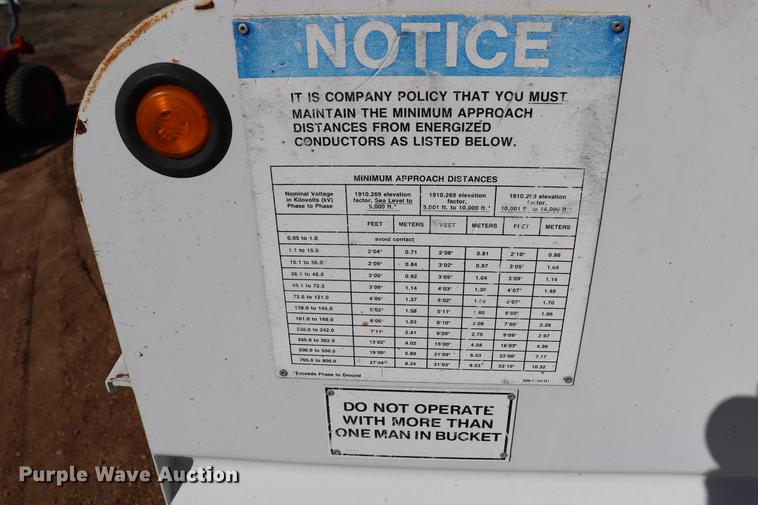 image for item EJ9769 1999 GMC C7500 bucket truck