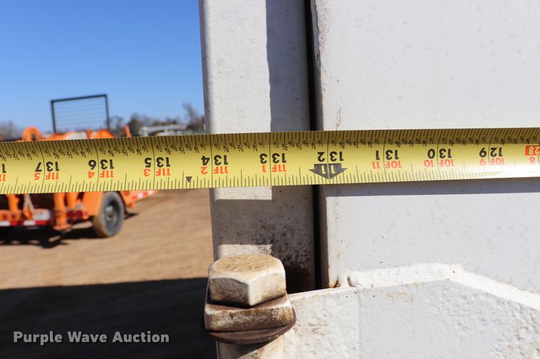 image for item EJ9769 1999 GMC C7500 bucket truck