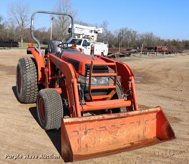 image for item EJ9770 Kubota L3130D MFWD tractor