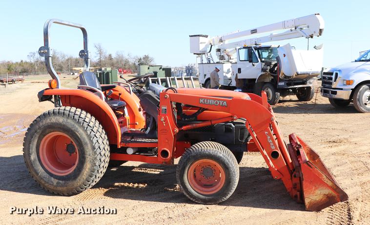 image for item EJ9770 Kubota L3130D MFWD tractor