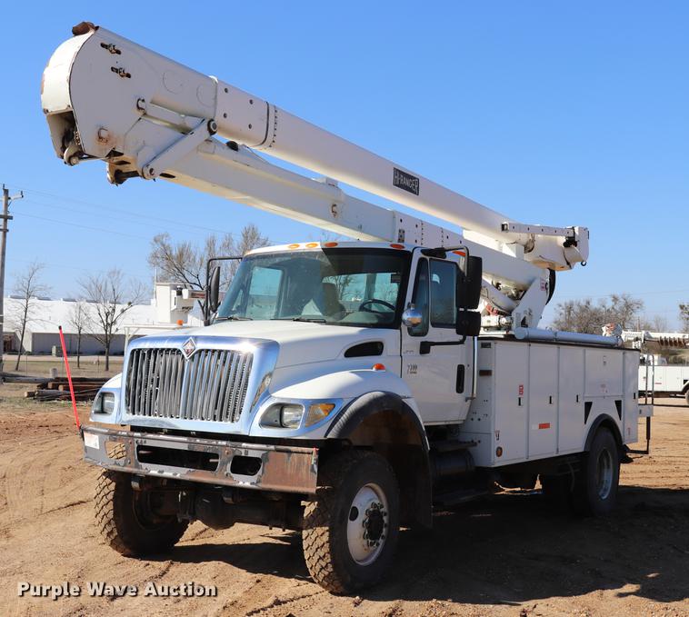 image for item EJ9771 2006 International 7300 bucket truck