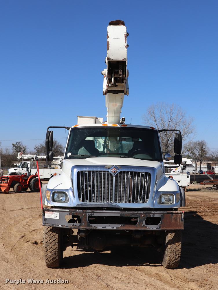 image for item EJ9771 2006 International 7300 bucket truck