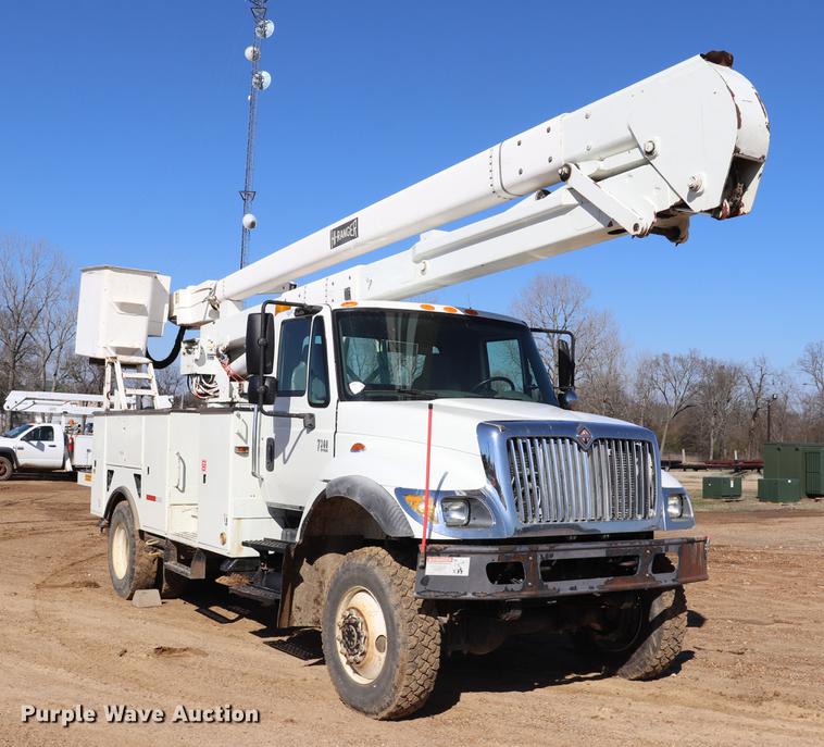 image for item EJ9771 2006 International 7300 bucket truck
