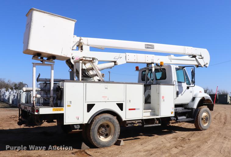 image for item EJ9771 2006 International 7300 bucket truck