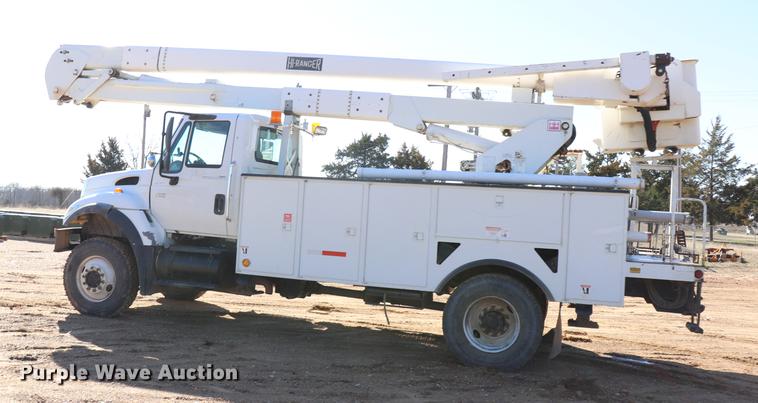 image for item EJ9771 2006 International 7300 bucket truck