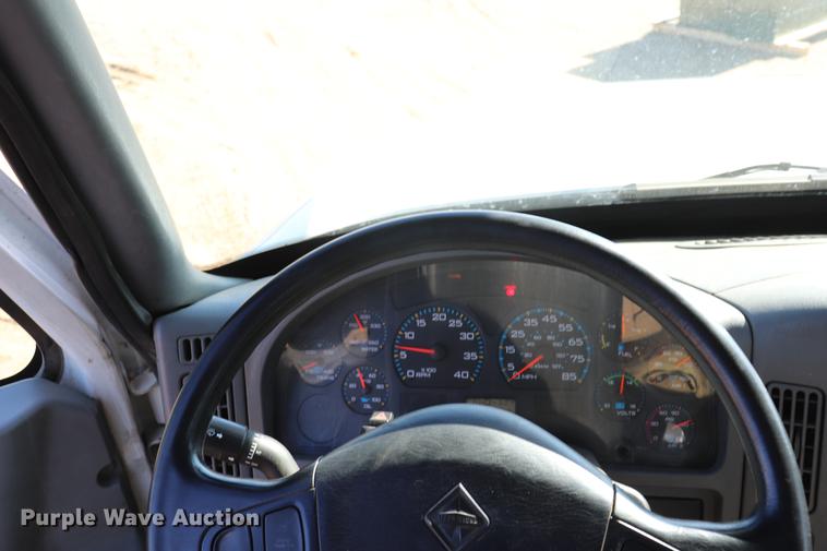 image for item EJ9771 2006 International 7300 bucket truck