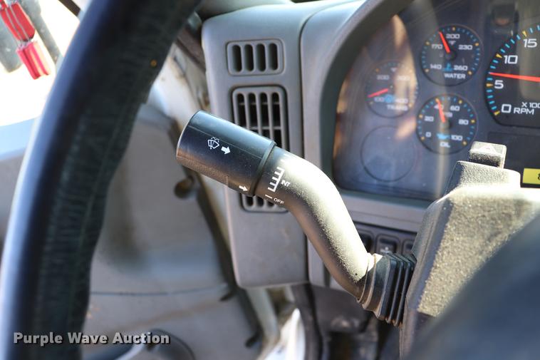 image for item EJ9771 2006 International 7300 bucket truck