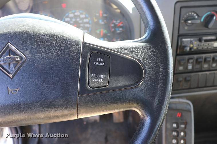 image for item EJ9771 2006 International 7300 bucket truck