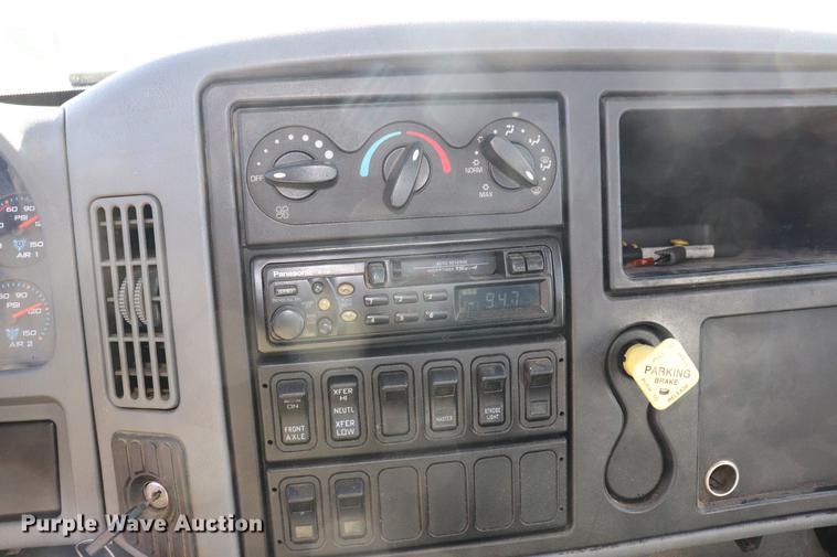 image for item EJ9771 2006 International 7300 bucket truck