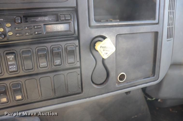 image for item EJ9771 2006 International 7300 bucket truck