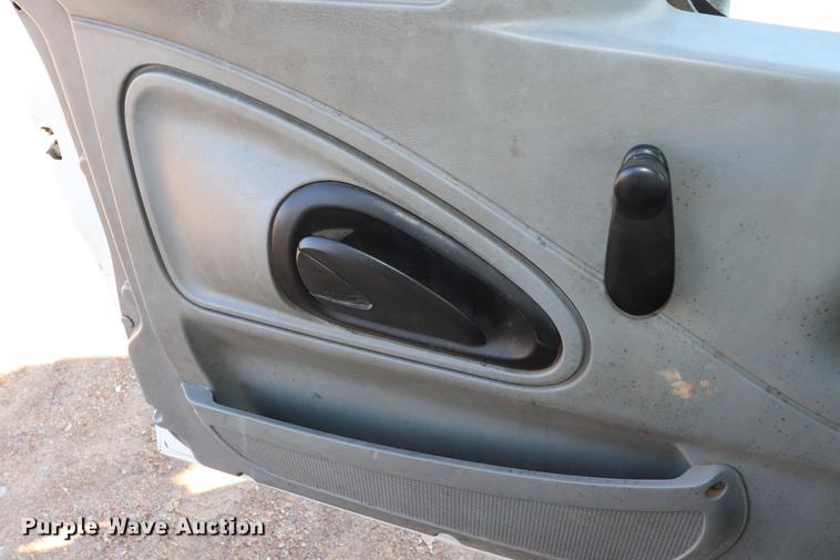 image for item EJ9771 2006 International 7300 bucket truck