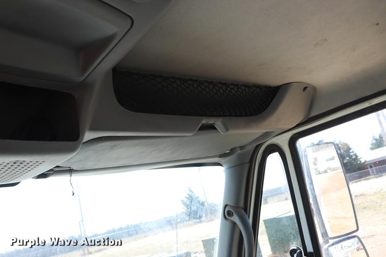 image for item EJ9771 2006 International 7300 bucket truck