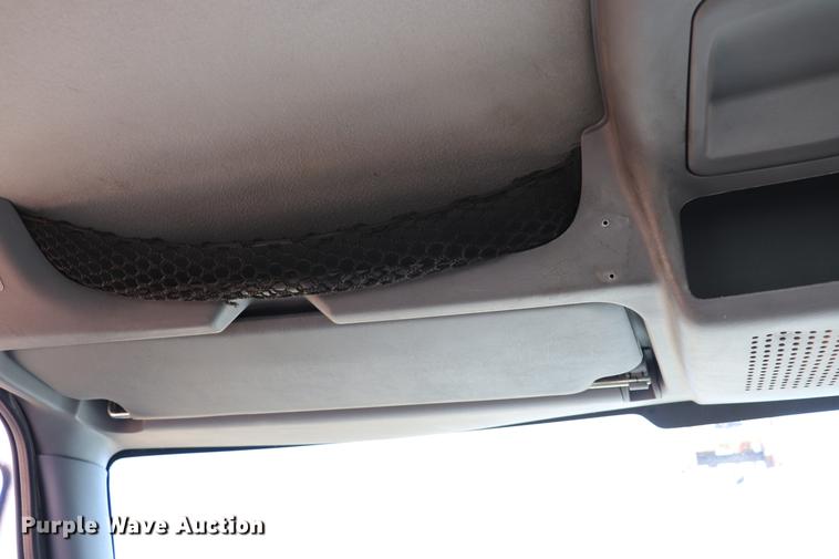 image for item EJ9771 2006 International 7300 bucket truck