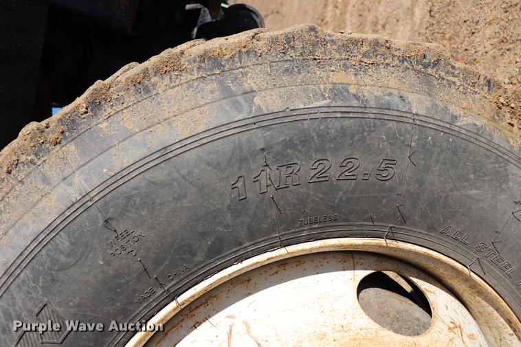 image for item EJ9771 2006 International 7300 bucket truck