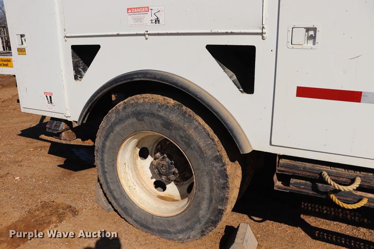 image for item EJ9771 2006 International 7300 bucket truck