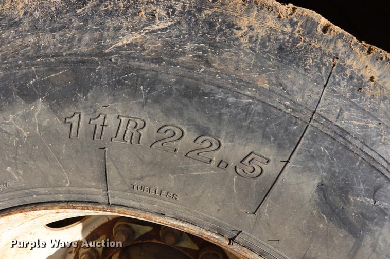 image for item EJ9771 2006 International 7300 bucket truck