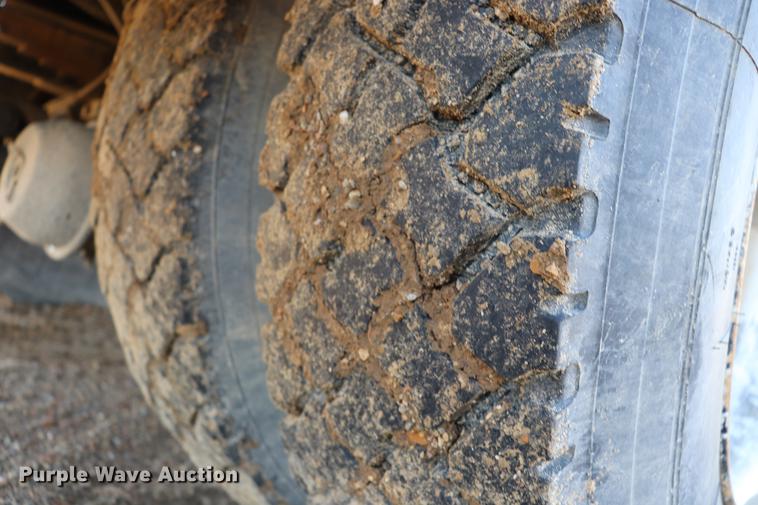 image for item EJ9771 2006 International 7300 bucket truck