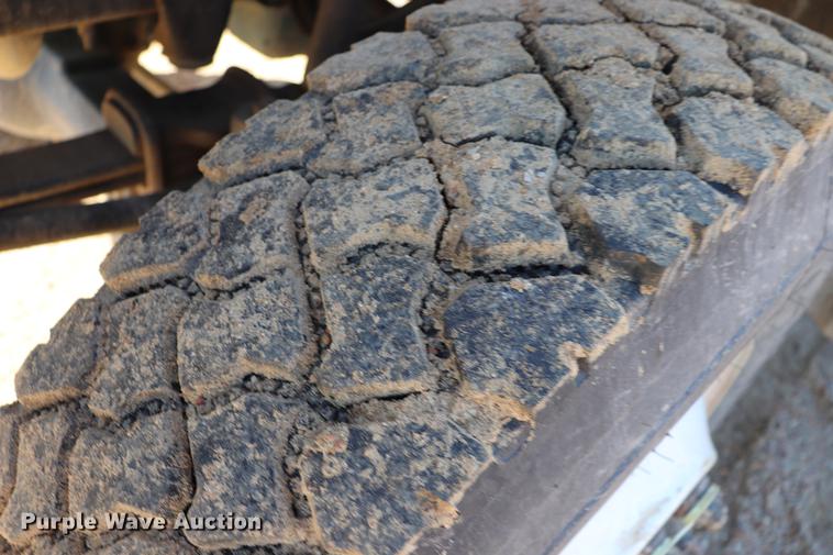 image for item EJ9771 2006 International 7300 bucket truck