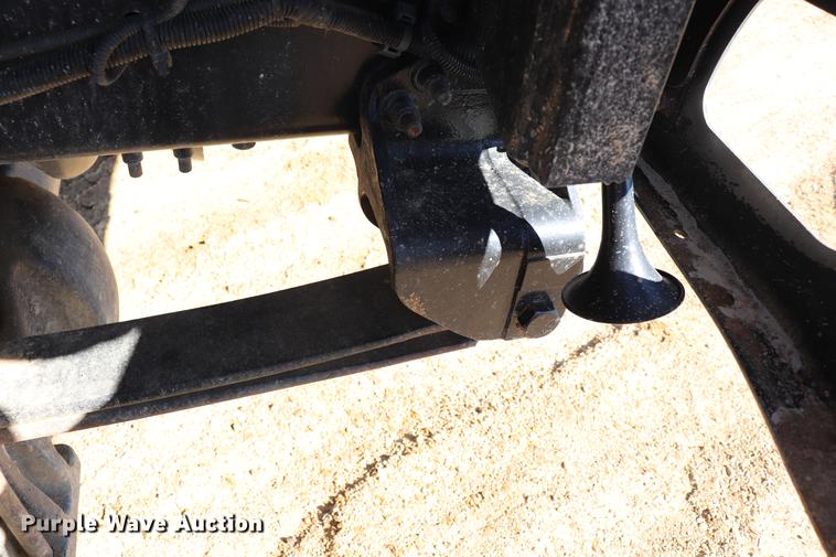 image for item EJ9771 2006 International 7300 bucket truck