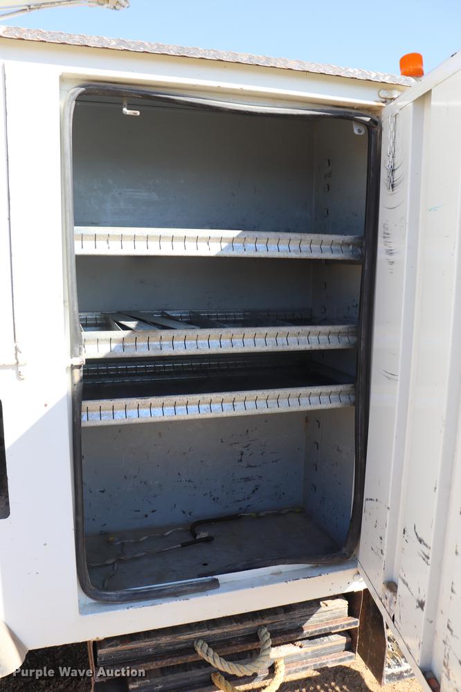 image for item EJ9771 2006 International 7300 bucket truck