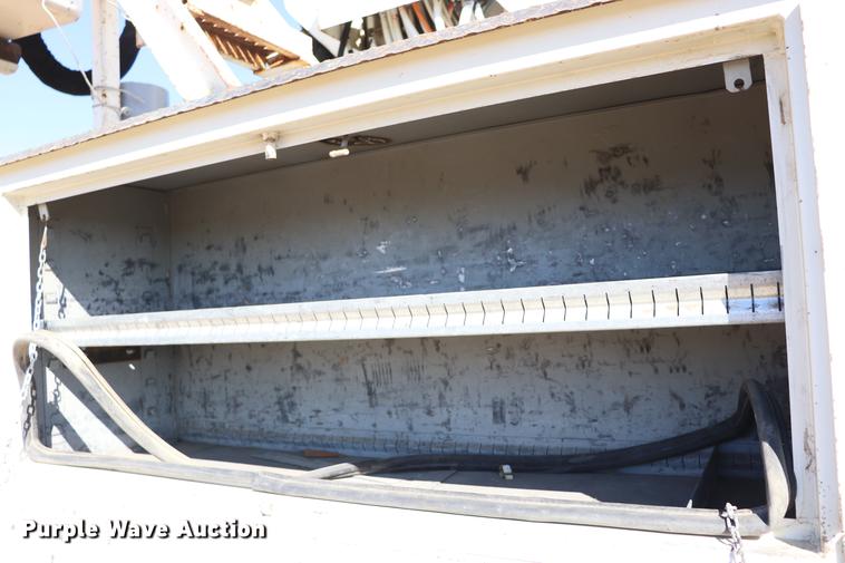 image for item EJ9771 2006 International 7300 bucket truck