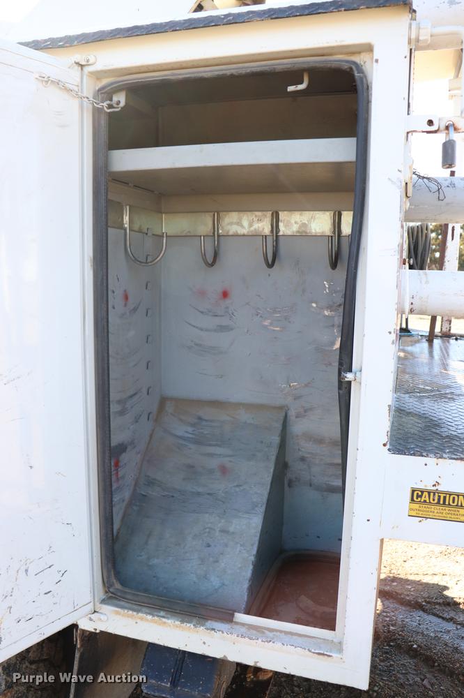 image for item EJ9771 2006 International 7300 bucket truck