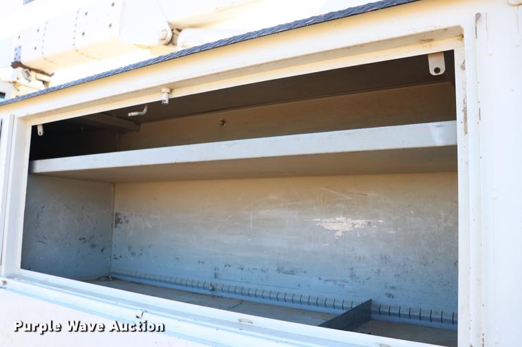 image for item EJ9771 2006 International 7300 bucket truck