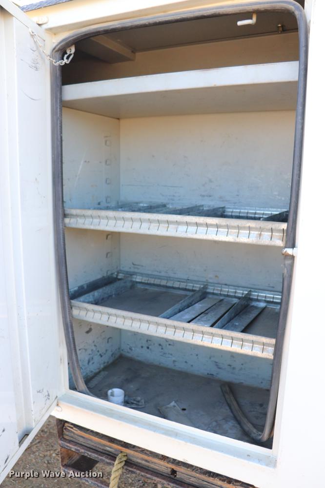 image for item EJ9771 2006 International 7300 bucket truck