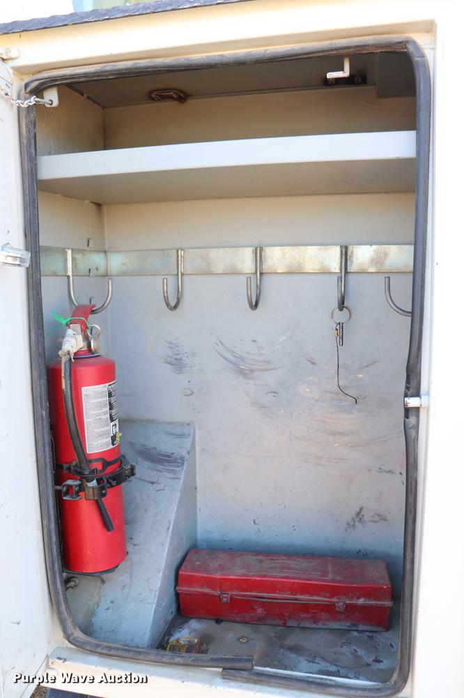 image for item EJ9771 2006 International 7300 bucket truck