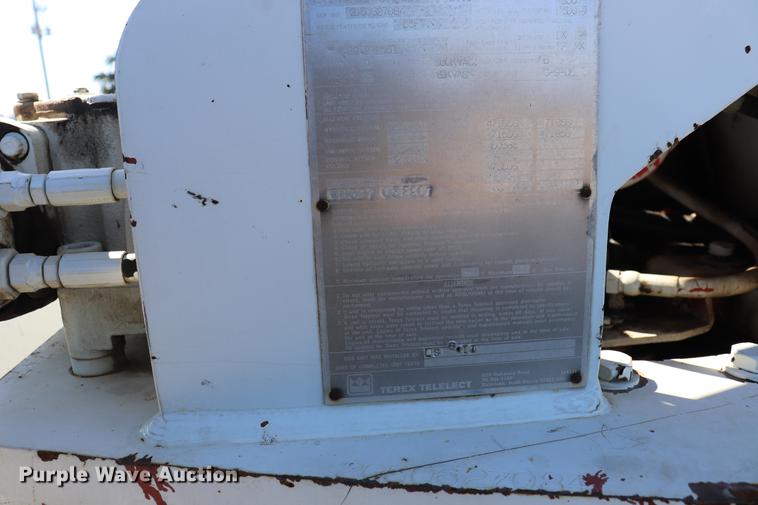 image for item EJ9771 2006 International 7300 bucket truck