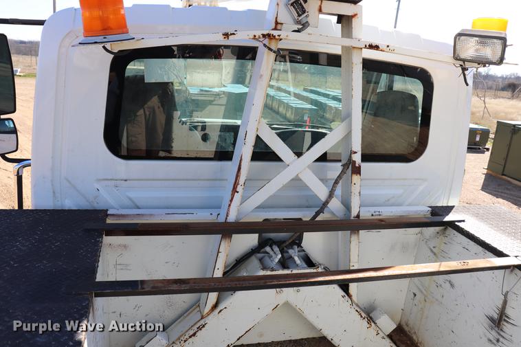 image for item EJ9771 2006 International 7300 bucket truck