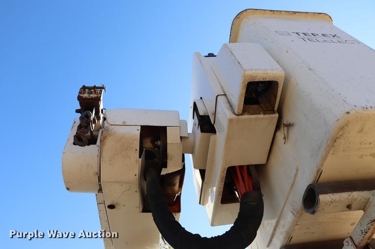 image for item EJ9771 2006 International 7300 bucket truck