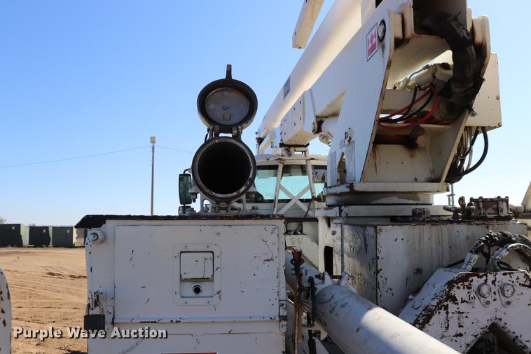 image for item EJ9771 2006 International 7300 bucket truck